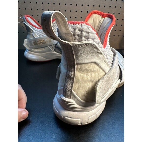Nike Lebron Soldier 12 Light Bone Basketball Shoes Mens Size 11.5 A02609-002 - Picture 7 of 16